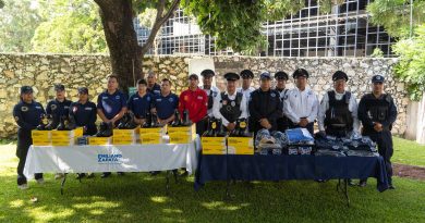 El presidente Municipal de Emiliano Zapata hizo entrega de uniformes nuevos a más de 150 trabajadores.